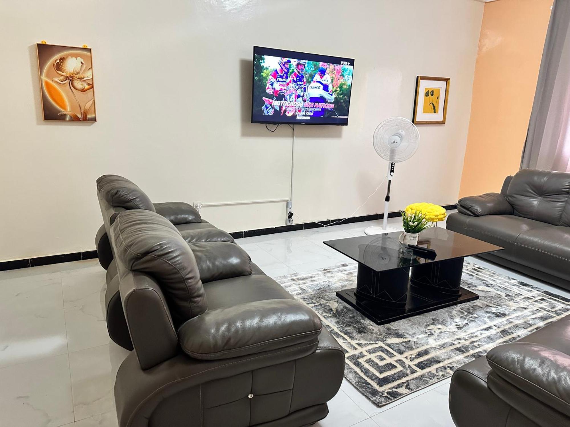 Residences Primis Thies - Appartements Et Chambres Bagian luar foto