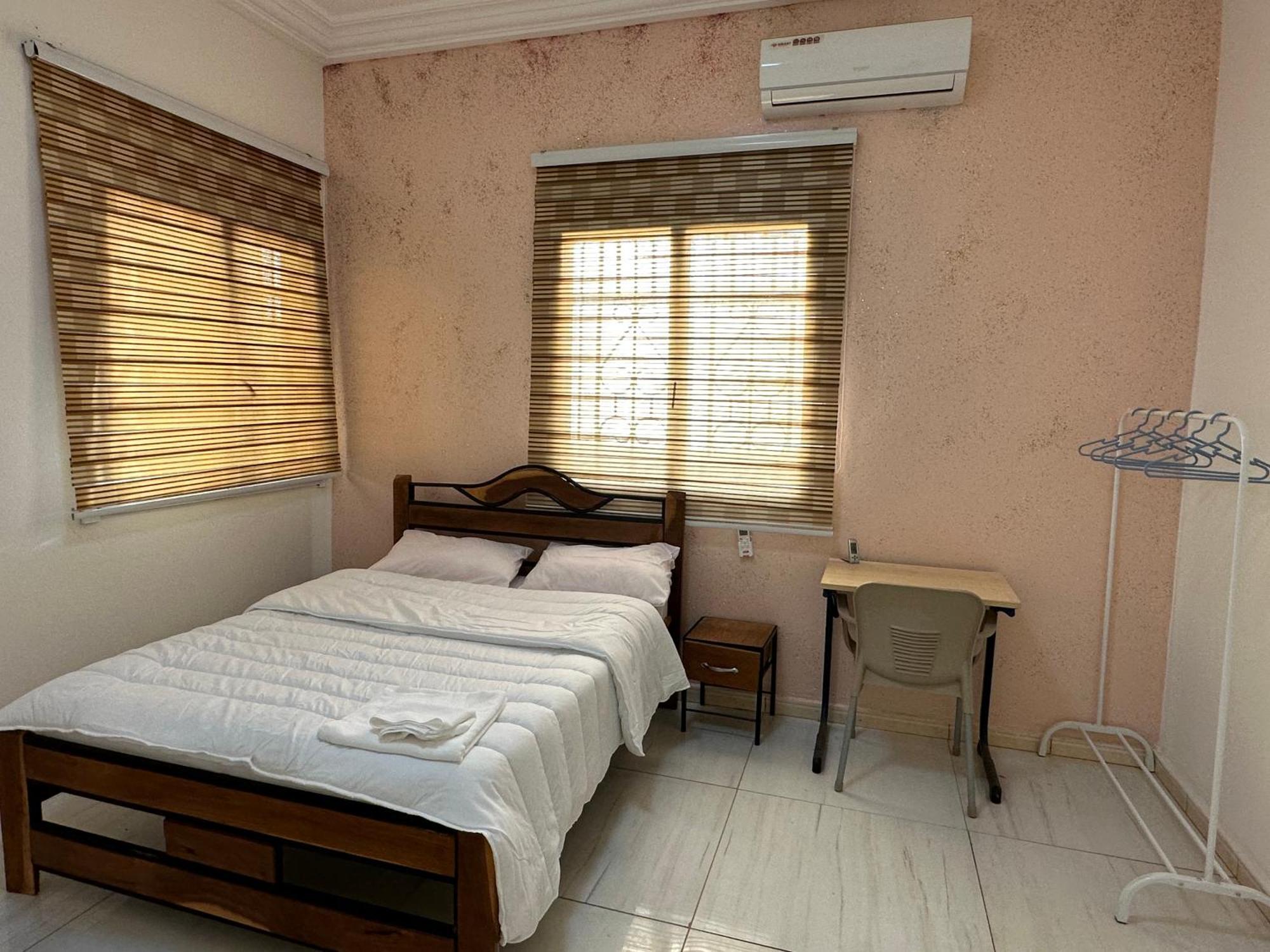 Residences Primis Thies - Appartements Et Chambres Bagian luar foto