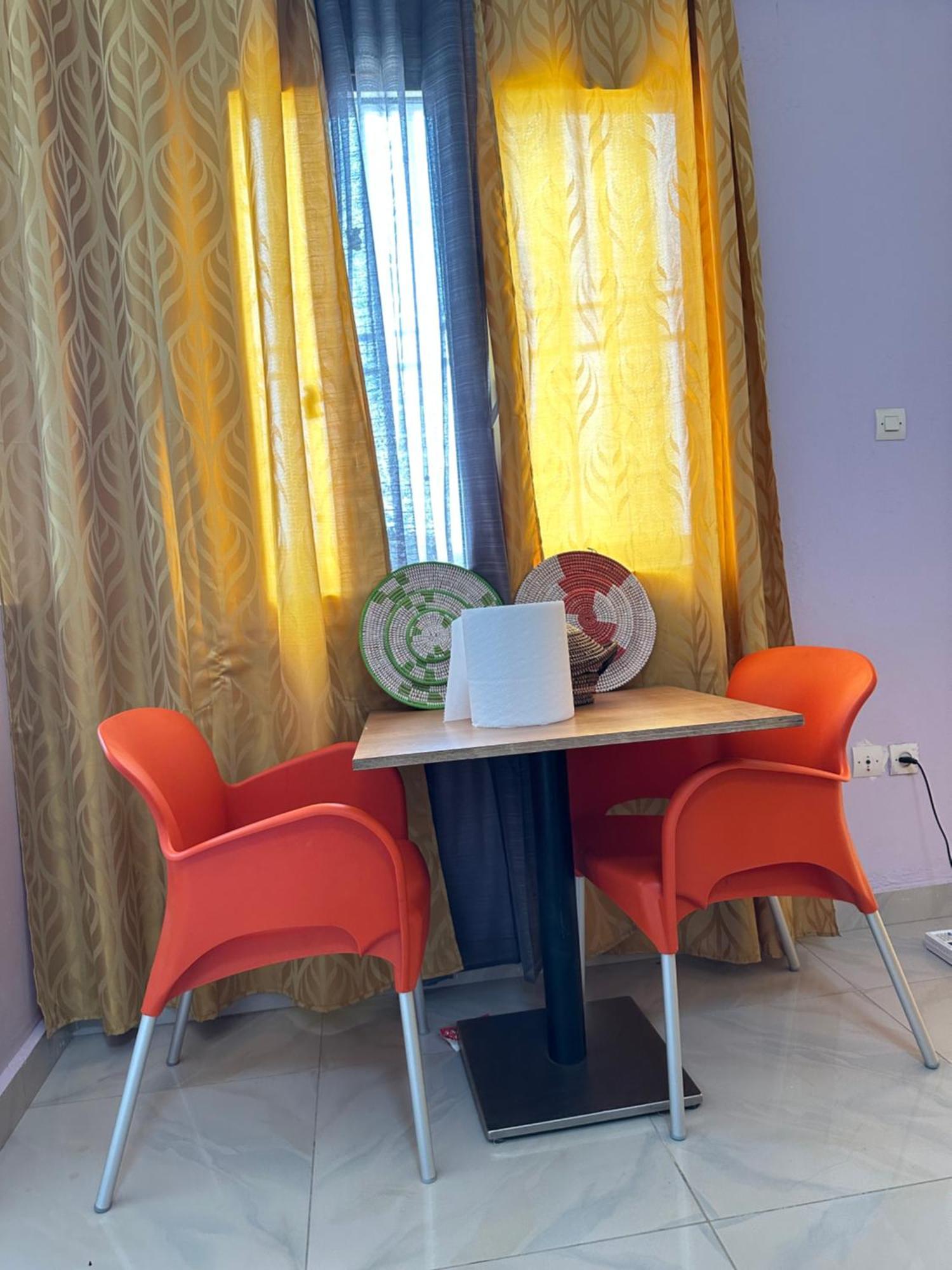 Residences Primis Thies - Appartements Et Chambres Bagian luar foto